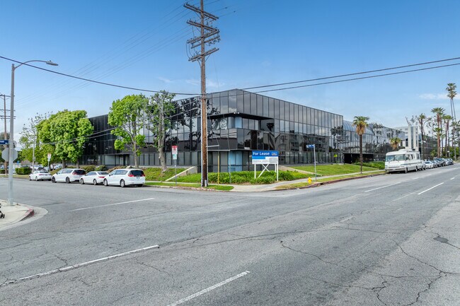 More details for 16600 Sherman Way, Van Nuys, CA - Office to Rent