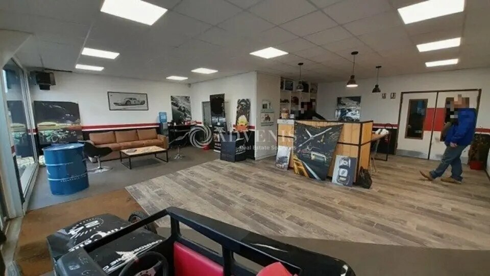 Location Local d'activités 403 m² - Photo 1