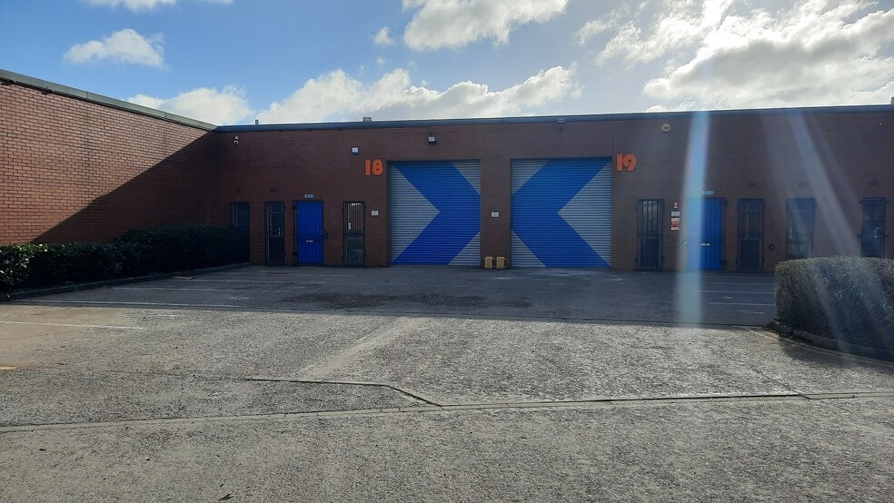 Spring Road Industrial Estate Lanesfield Drive, Wolverhampton to rent - Building Photo - Image 2 of 8