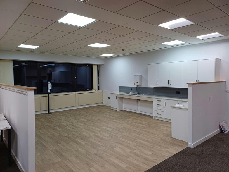 100 Temple St, Bristol to rent - Interior Photo - Image 3 of 31