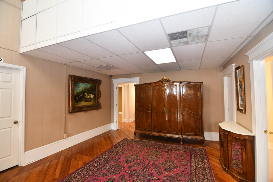 10 N Public Sq, Murfreesboro, TN for rent - Interior Photo - Image 2 of 5