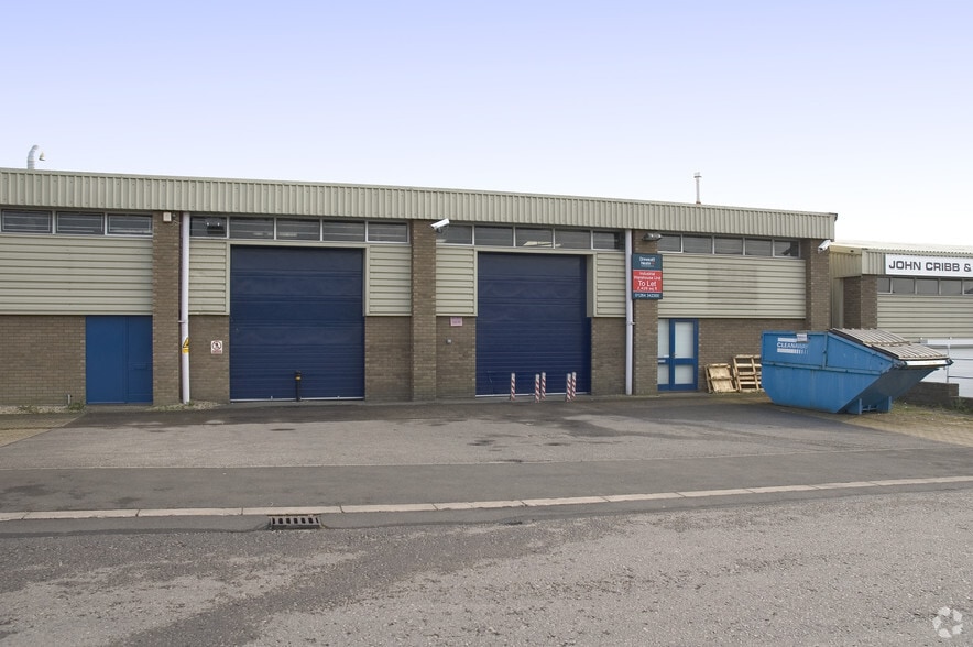 14 Towergate Industrial Park, Andover to rent - Building Photo - Image 2 of 5