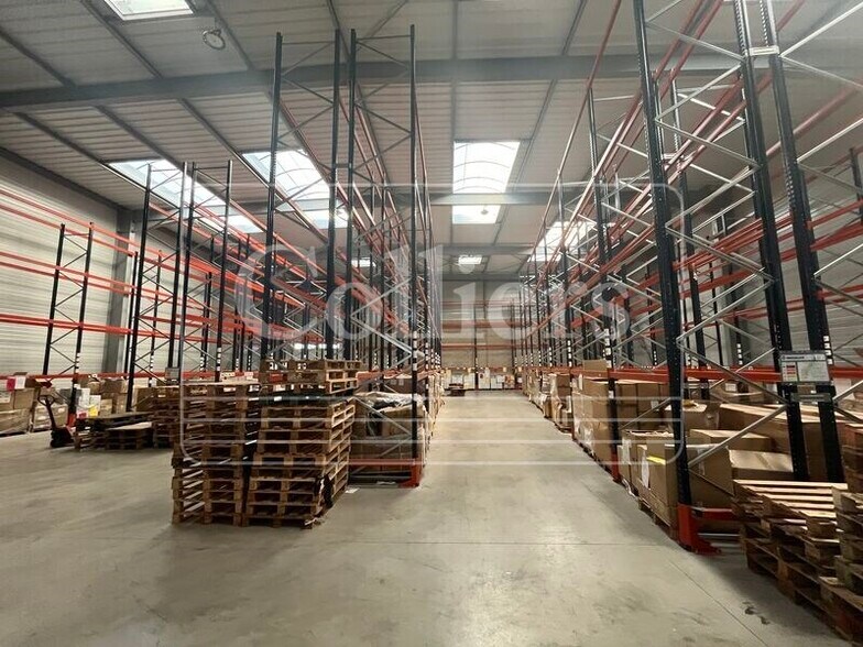 Light Industrial in Roquefort-la-Bédoule to rent - Building Photo - Image 3 of 4