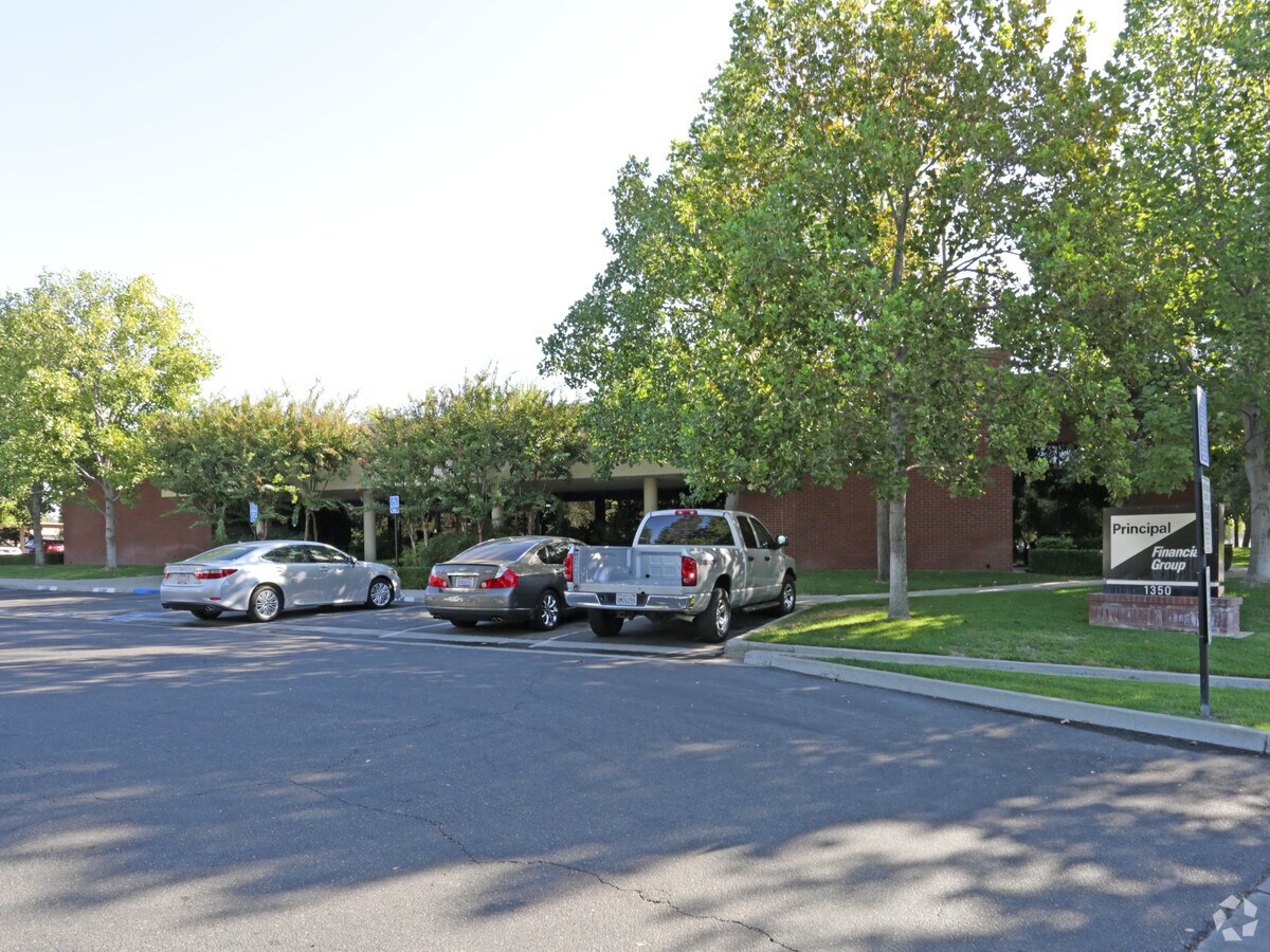 1350 E Spruce Ave, Fresno 93720 Office for Rent
