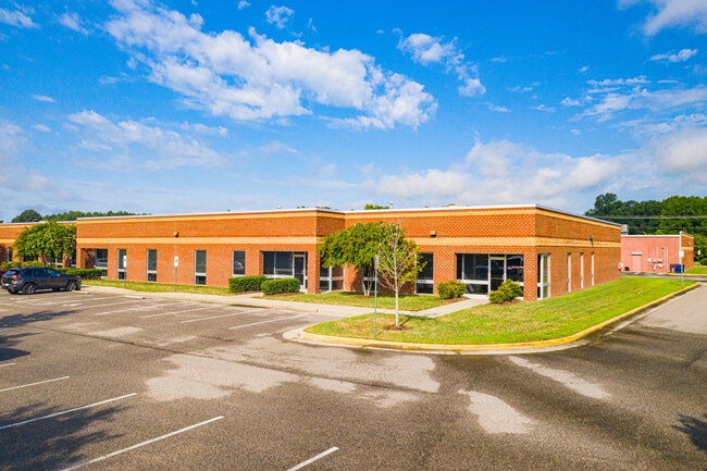 More details for 16001-16071 Continental Blvd, Colonial Heights, VA - Light Industrial to Rent