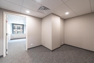 8 S Michigan Ave, Chicago, IL to rent Interior Photo- Image 2 of 4
