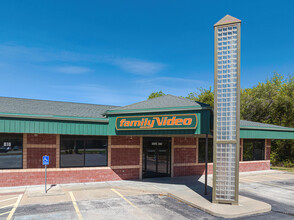 818 E Meadowlark Blvd, Derby, KS for rent Building Photo- Image 1 of 13