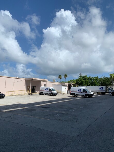 16400 W Dixie Hwy, North Miami Beach, FL for sale - Building Photo - Image 2 of 4