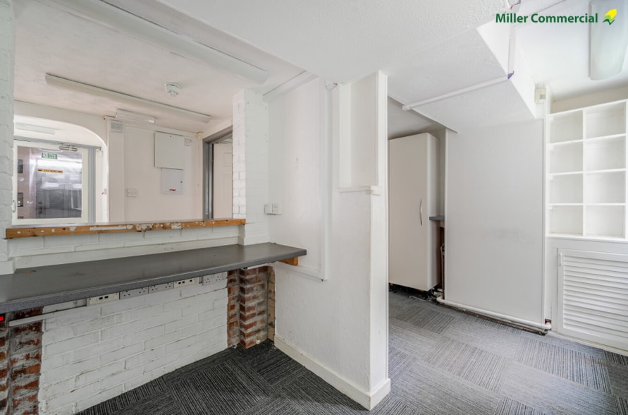 1 Trewirgie Rd, Redruth to rent - Interior Photo - Image 2 of 5