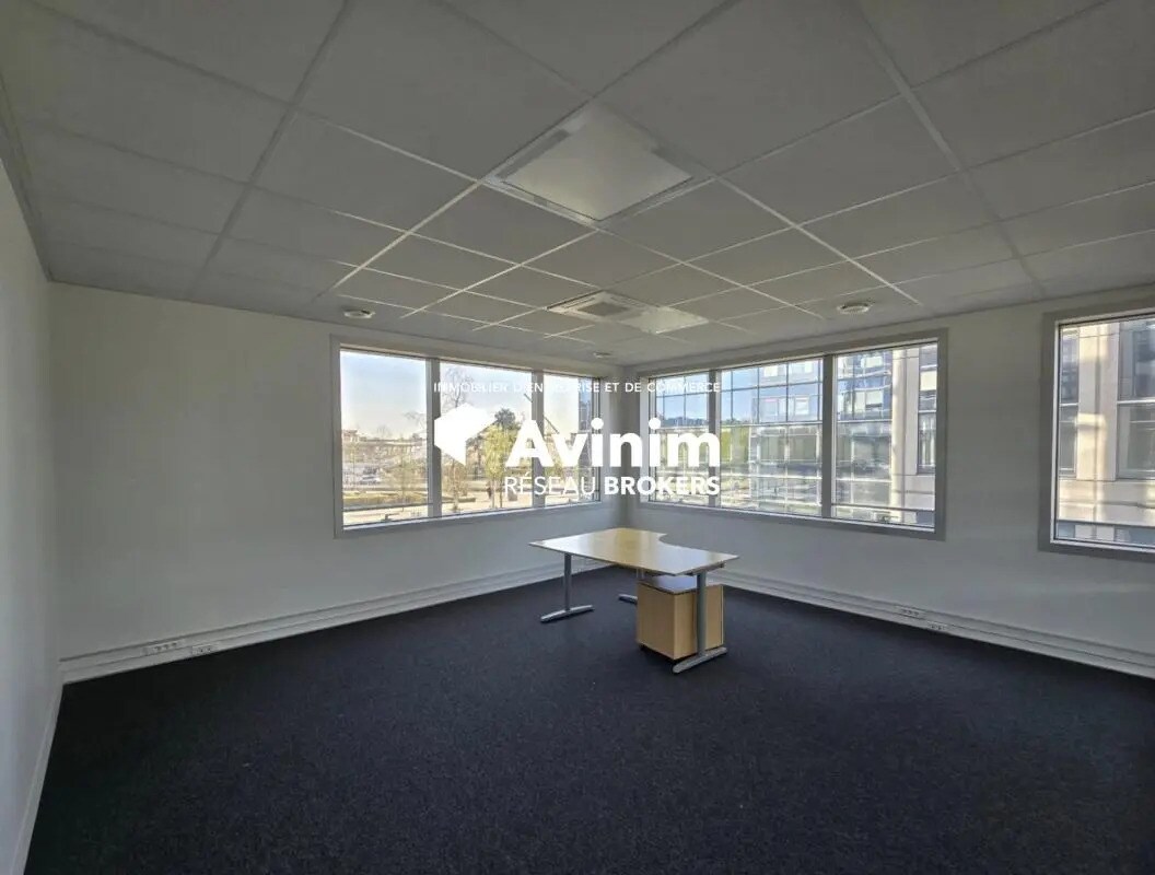 Office in Villepinte for sale Interior Photo- Image 1 of 7