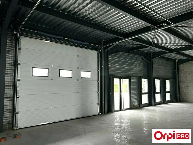Light Industrial in Bourgoin-Jallieu for sale - Building Photo - Image 3 of 7