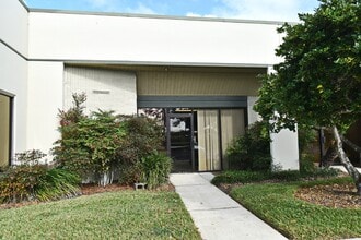 4303 Vineland Rd, Orlando, FL to rent Building Photo- Image 1 of 13