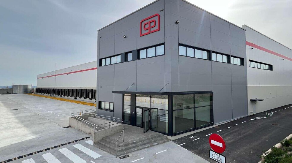 Carrer de Gresol, 21, Esparreguera, Barcelona to rent - Building Photo - Image 3 of 9