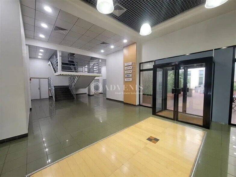Office in Saint-Ouen-sur-Seine to rent - Lobby - Image 3 of 12