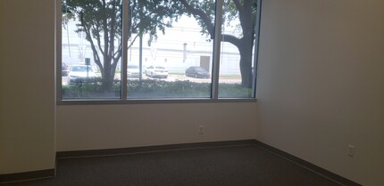 9800 Centre Pky, Houston, TX for rent Interior Photo- Image 2 of 2