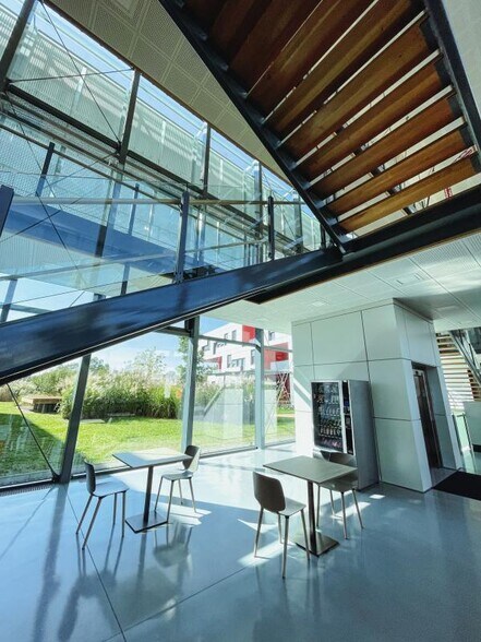 66 Chemin Du Moulin Carron, Dardilly for sale - Interior Photo - Image 3 of 7