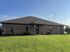 1178 Fremont Ct, Elkhart, IN for rent Building Photo- Image 1 of 55