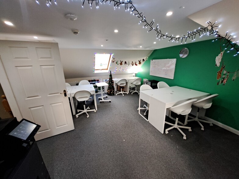 3 Kingsknowe Park, Edinburgh for sale - Interior Photo - Image 2 of 4