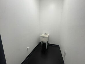 6600-6924 Antoine Dr, Houston, TX to rent Building Photo- Image 1 of 10