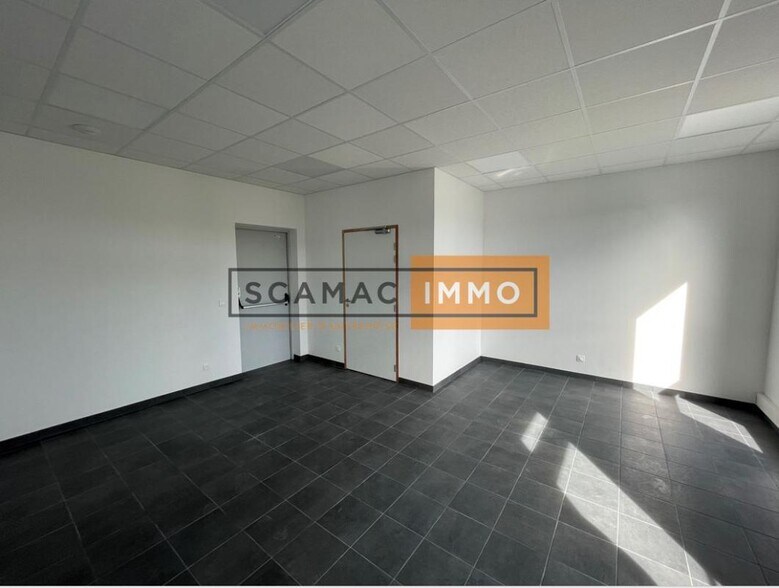 Industrial in Vaires-sur-Marne to rent - Building Photo - Image 3 of 5