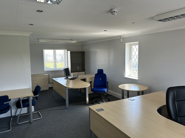 York Rd, Elvington to rent - Building Photo - Image 3 of 4