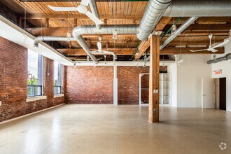 364-424 Rue Guy E, Montréal, QC to rent Interior Photo- Image 1 of 4