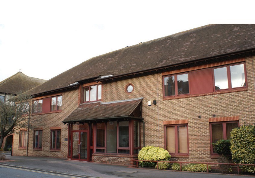 7 The Crescent, Leatherhead for sale - Primary Photo - Image 1 of 1