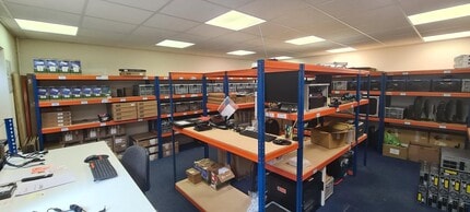 Gogmore Ln, Chertsey to rent Interior Photo- Image 2 of 7