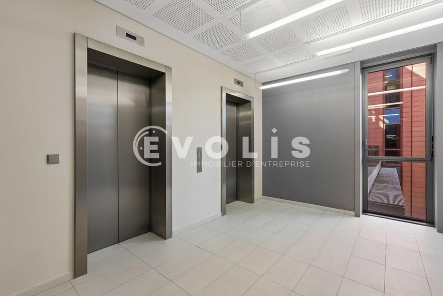 Office in Chevilly-Larue to rent - Lobby - Image 3 of 25