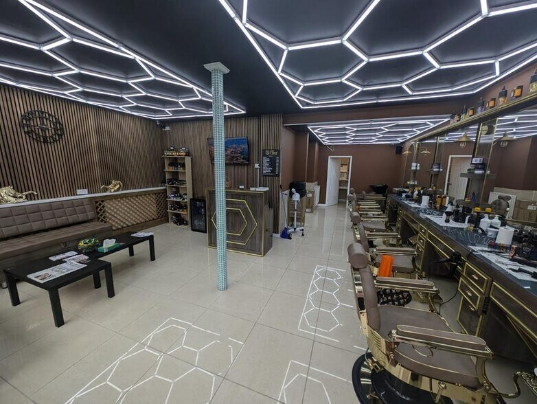 14 Reading Rd S, Fleet for sale - Building Photo - Image 2 of 3