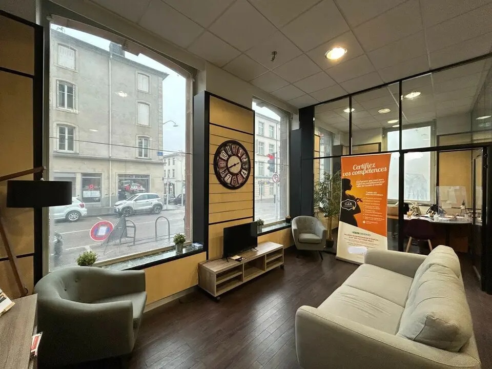 Location Bureaux 113 m² - Photo 1