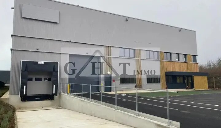 Industrial in Vaires-sur-Marne to rent Building Photo- Image 1 of 5