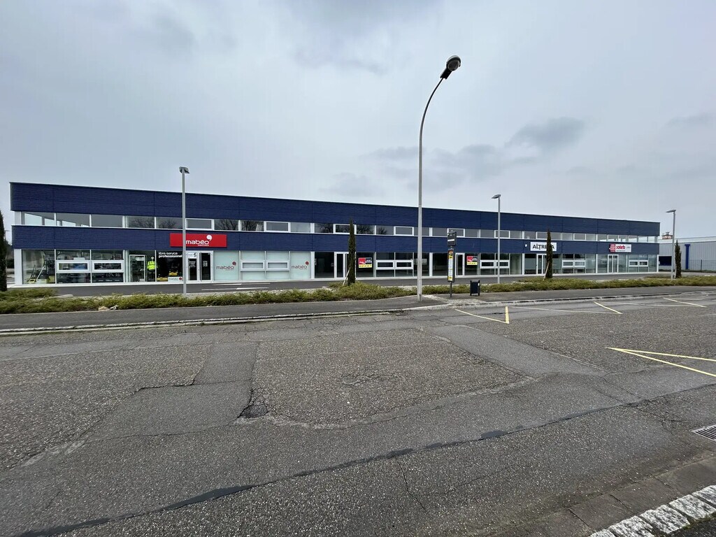 Location Local d'activités 357 m² - Photo 1