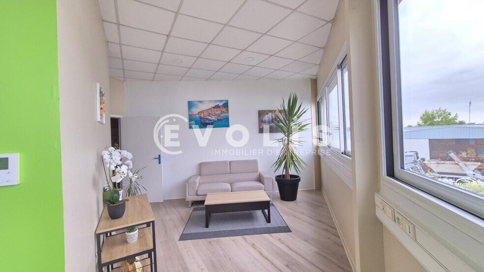 Office in Quincy-Voisins to rent - Interior Photo - Image 2 of 17