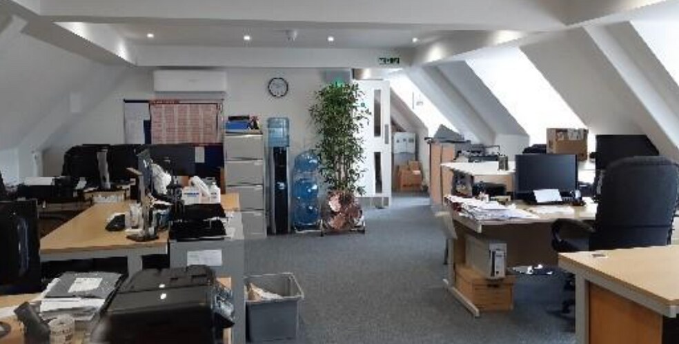 Chequers Ln, Walton On The Hill to rent - Interior Photo - Image 2 of 2