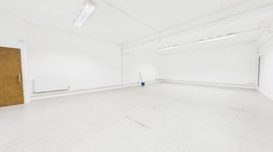 Cross Hl, Stoke On Trent for sale Interior Photo- Image 2 of 11