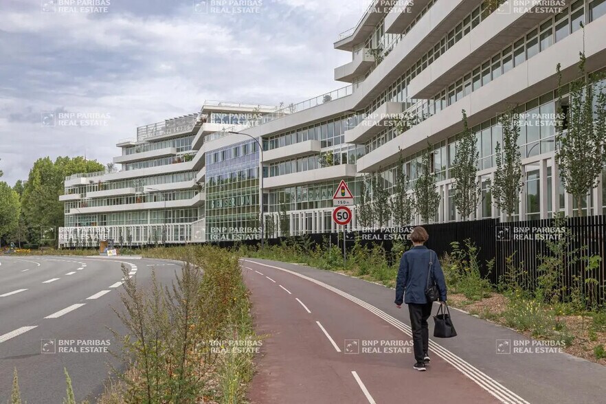 Office in La Madeleine to rent - Building Photo - Image 3 of 26