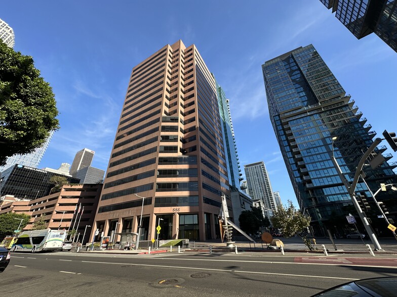 888 S Figueroa St, Los Angeles, CA for rent - Building Photo - Image 1 of 58