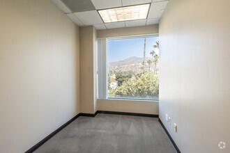 1010 N Central Ave, Glendale, CA for rent Interior Photo- Image 2 of 5