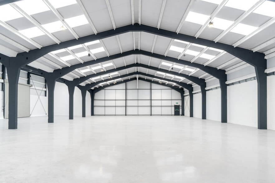 6 Wharf Ln, Basildon to rent - Interior Photo - Image 2 of 3