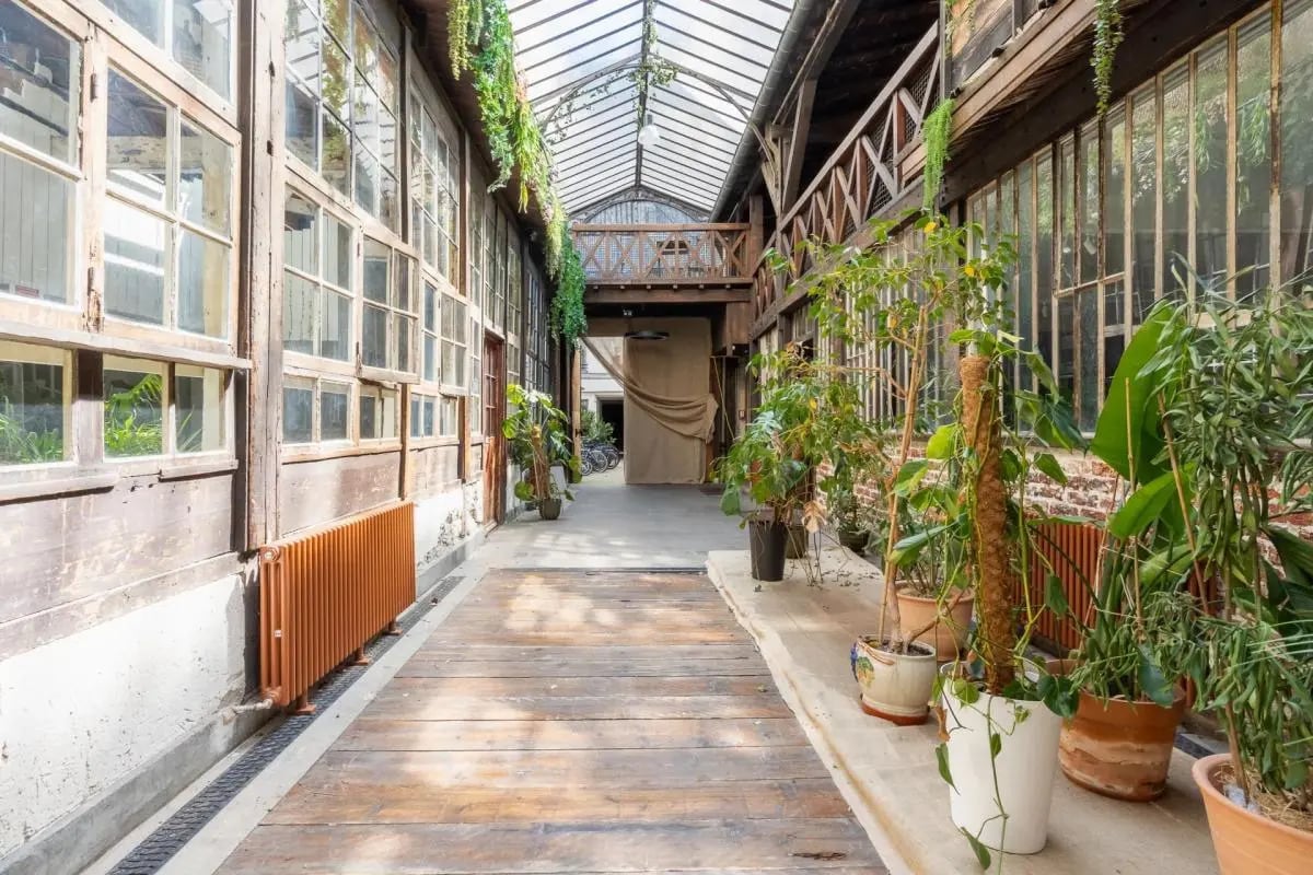 Retail in Paris for sale Building Photo- Image 1 of 20