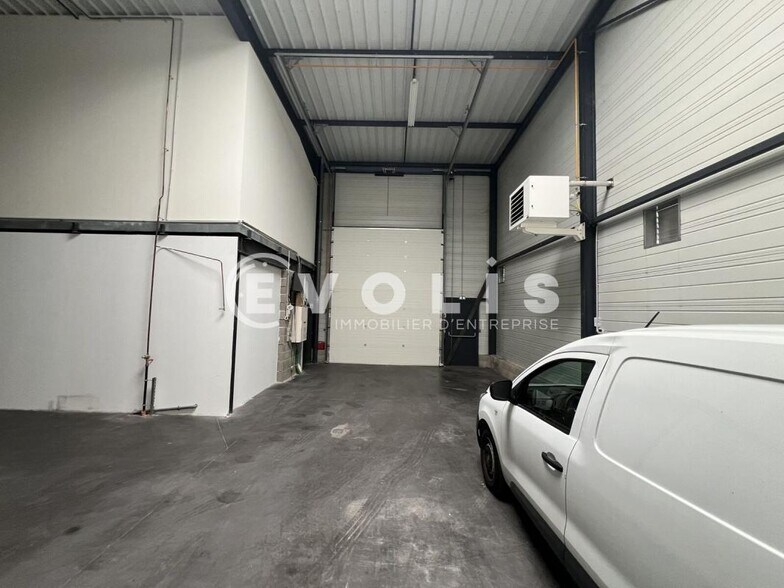 Light Industrial in Saint-Fons to rent - Interior Photo - Image 2 of 7