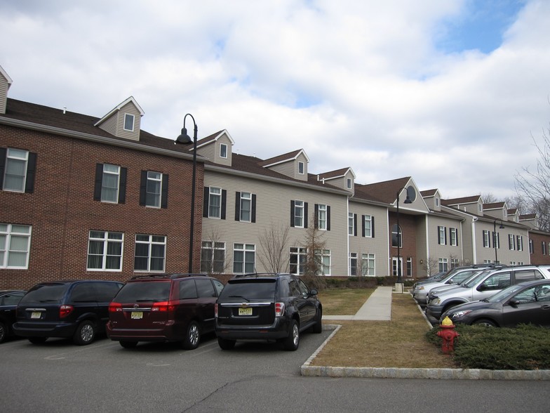 620 Cranbury Rd, East Brunswick, NJ for rent - Building Photo - Image 2 of 4