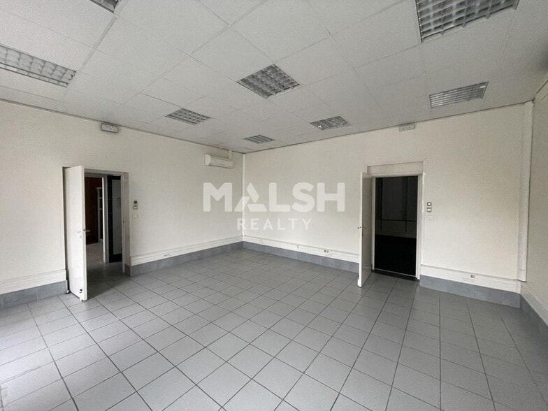 Light Industrial in Lyon to rent - Interior Photo - Image 2 of 29