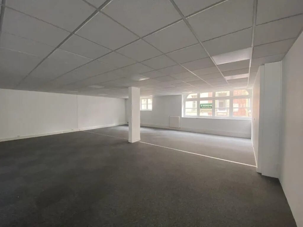 Location Bureaux 166 m² à 265 m² - Photo 1