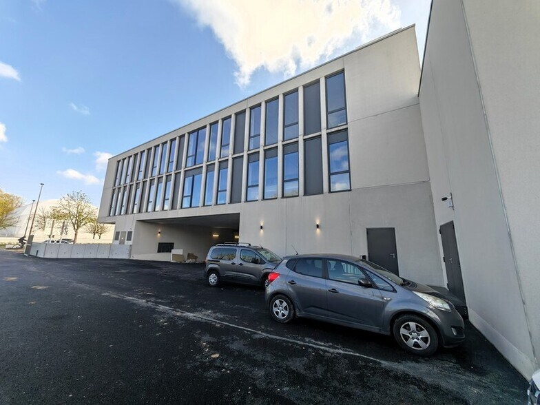 Industrial in Noisy-le-Grand to rent - Building Photo - Image 3 of 13