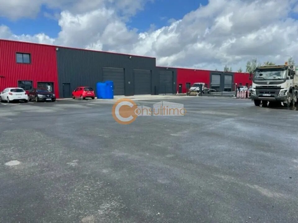 Light Industrial in Saint-Jean-d'Illac to rent Building Photo- Image 1 of 2