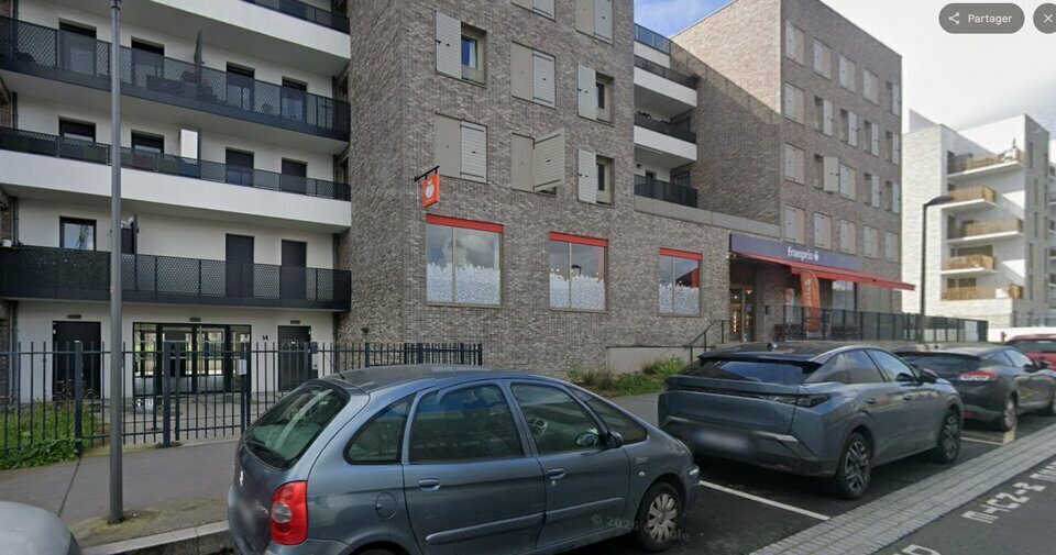 Retail in Cergy to rent - Building Photo - Image 2 of 4