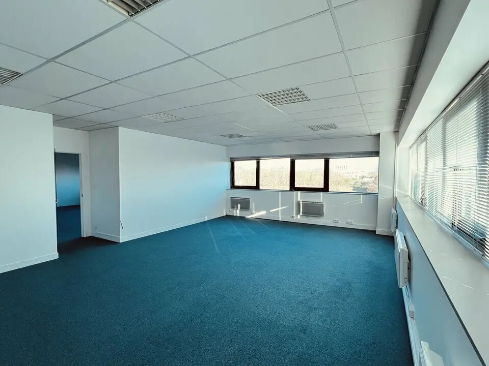 Location Bureaux 169 m² - Photo 1