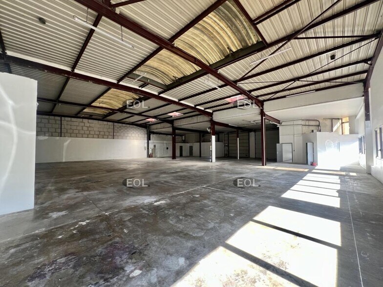Light Industrial in Le Blanc-Mesnil to rent - Building Photo - Image 2 of 9